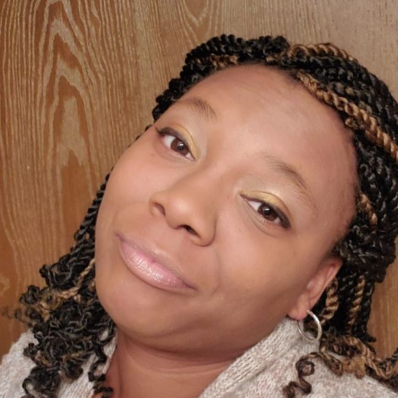 Meet your Posher, Erica - Picture 1 of 1